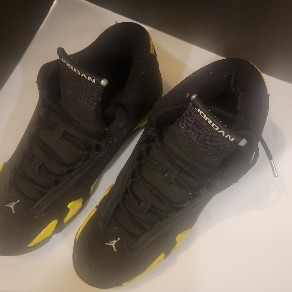 Jordan Men's Black and Yellow Sneakers